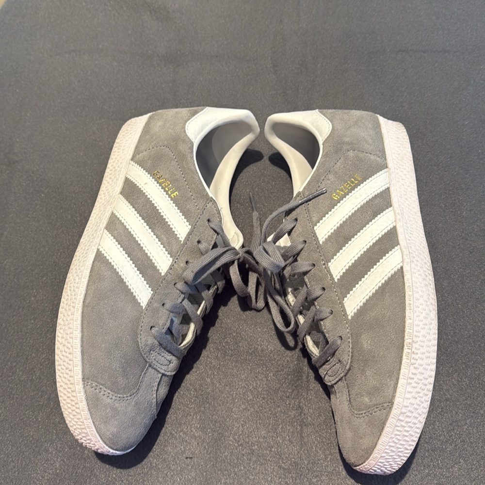 Adidas Big Kids Gazelle Gray Shoes! Sz 7! Excellent